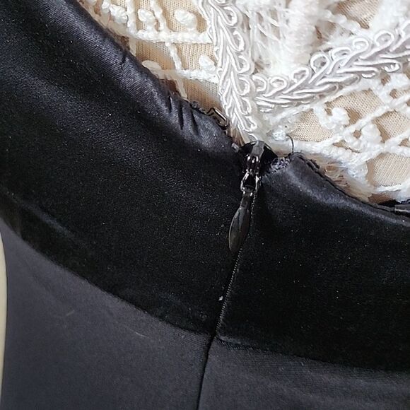 Laundry by Shelli Segal Formal Gown - Picture 7 of 7